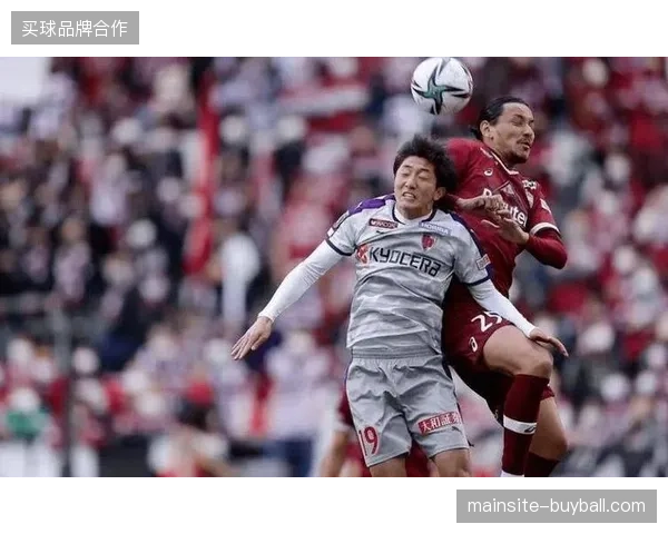 日本队展现高效防守体系,高强度逼抢成功限制英格兰队进攻组织 日本队展现高效防守体系,高强度逼抢成功限制英格兰队进攻组织